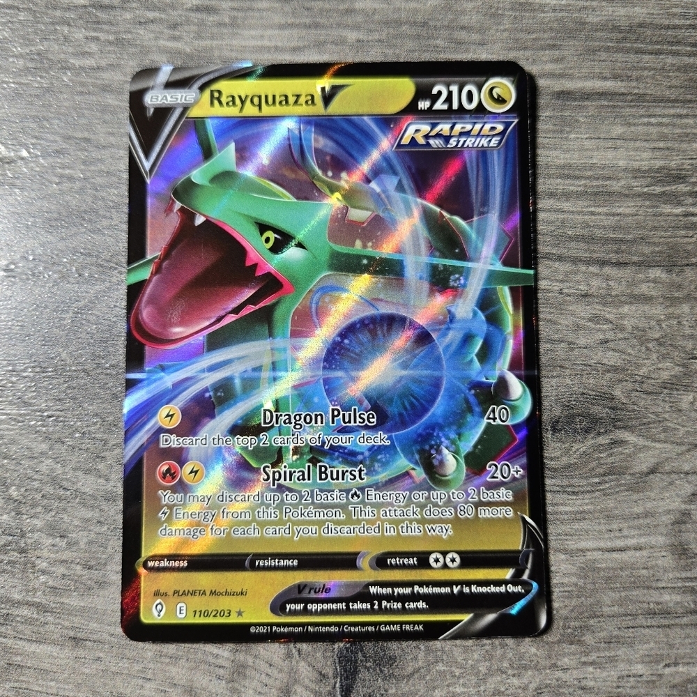 Rayquaza V [Series 1] #110 Pokemon Evolving Skies Holo Card